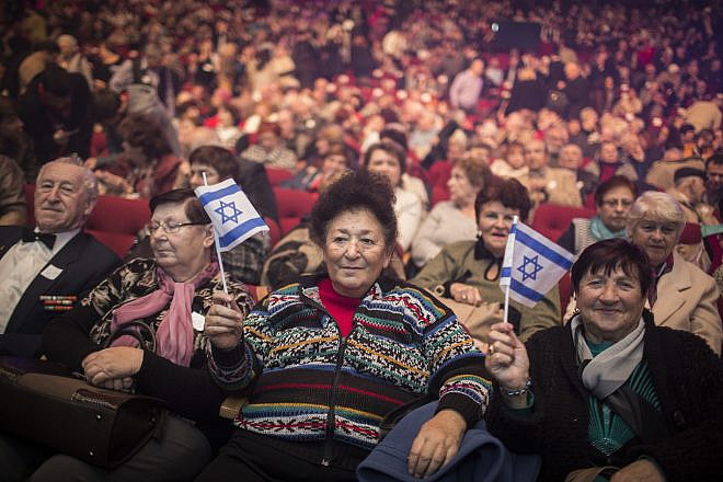Russian immigrants attend an event marking the 25th anniversary of the great Russian aliyah to Israel from the former Soviet Union at the Jerusalem Convention Center on Dec. 24, 2015. Photo by Hadas Parush/Flash90.