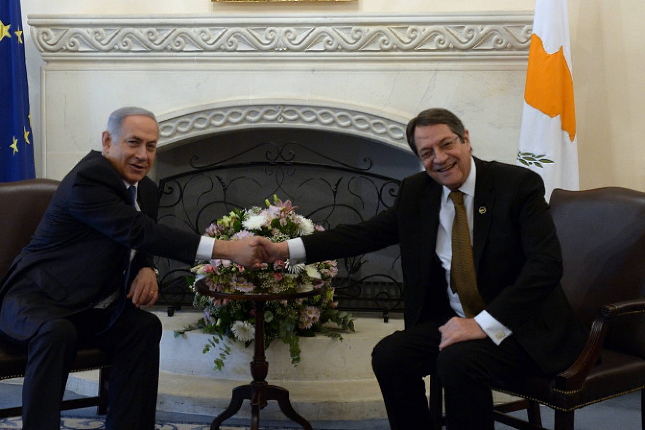 Israeli Prime Minister Benjamin Netanyahu shake hands with Cyprus President Nicos Anastasiades at the Presidential Palace in Nicosia, Cyprus, on Jan. 28, 2016. Photo by Haim Zach/GPO.