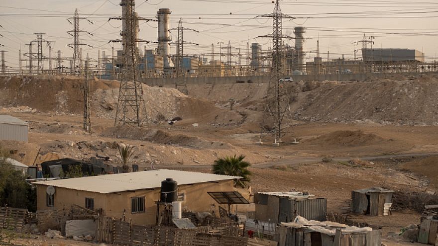 Villages around the Ramat Hovav industrial zone in southern Israel have a high level of air pollution from nearby chemical-evaporation ponds and the Israel Electric Company power plant, Dec. 28, 2017. Photo by Yaniv Nadav/Flash90.