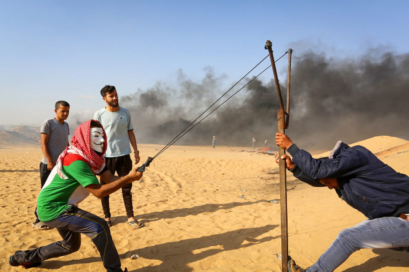 Palestinian protesters during clashes with Israeli forces near the Gaza-Israel border in the Gaza Strip, in Khan Yunis on June 1, 2018. Photo by Abed Rahim Khatib/Flash90.