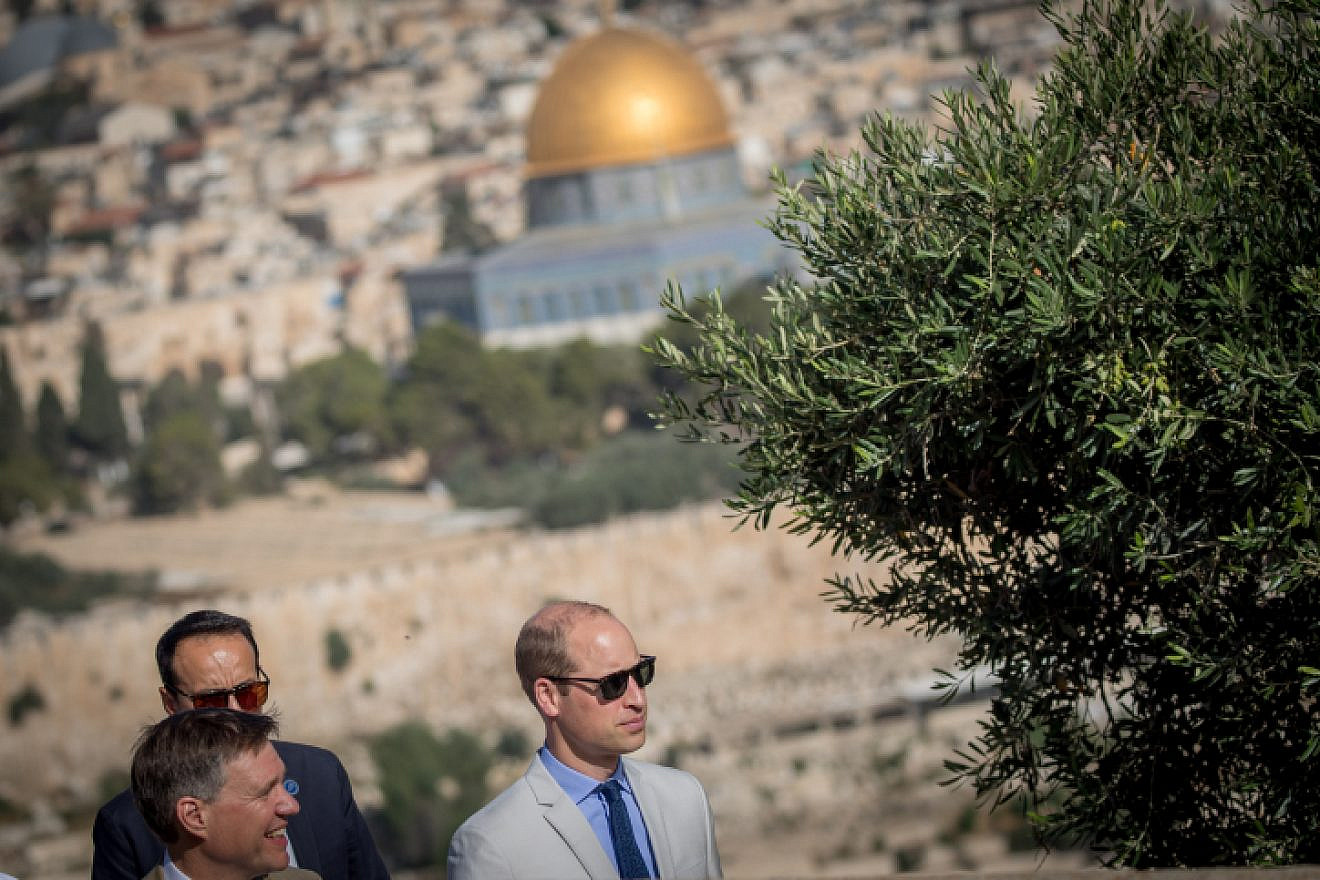 Prince William, Duke of Cambridge, tours the Mount of Olives overlooking the Temple Mount on June 28, 2018 for an official visit to Israel. Photo by Yonatan Sindel/Flash90.