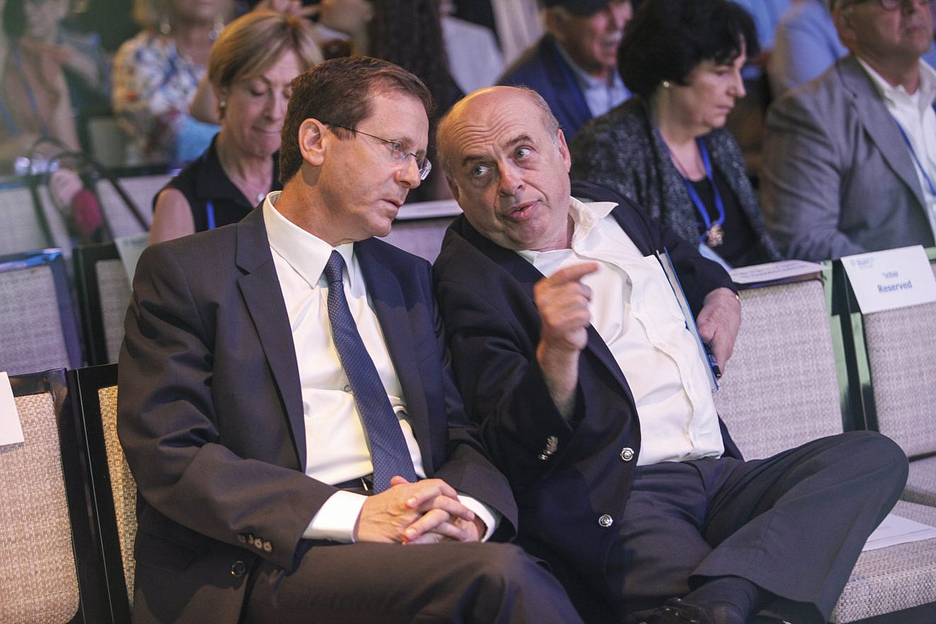 Isaac Herzog, left, speaks with outgoing Jewish Agency chairman Natan Sharansky, following Herzog’s election as the next chairman, at the Jewish Agency Board of Governors’ meeting in Jerusalem on June 24, 2018. Credit: Nir Kafri/The Jewish Agency for Israel.