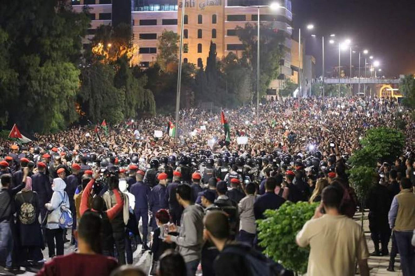 Mass demonstrations in Jordan against the current economic instability and social situation, May and June 2018. Credit: Twitter: JCPA.