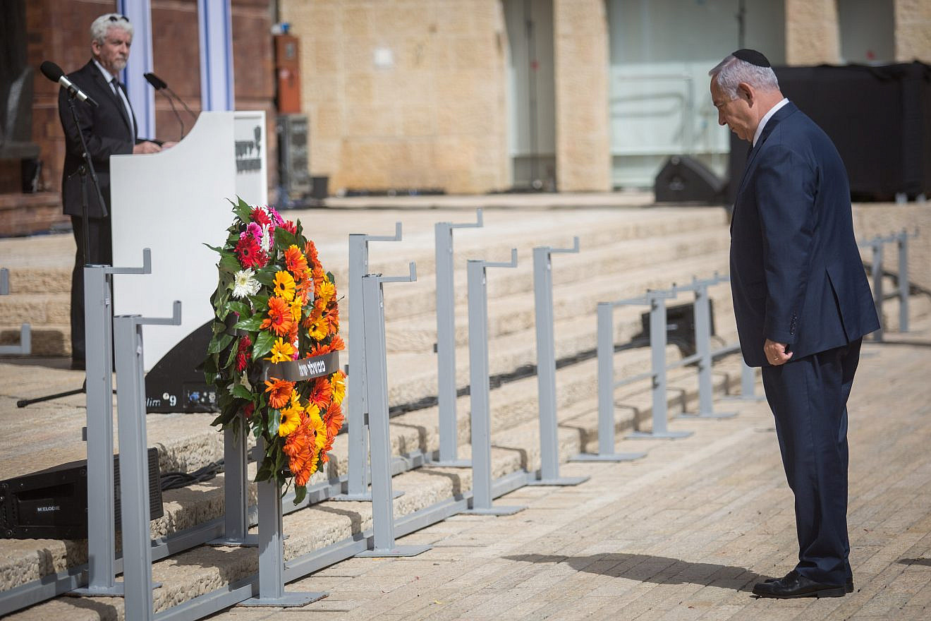 Israeli Prime Minister Benjamin Netanyahu lays a wreath at a state ceremony at Yad Vashem Holocaust museum as Israel marks the annual Holocaust Remembrance Day on April 12, 2018. Photo by Hadas Parush/Flash90.