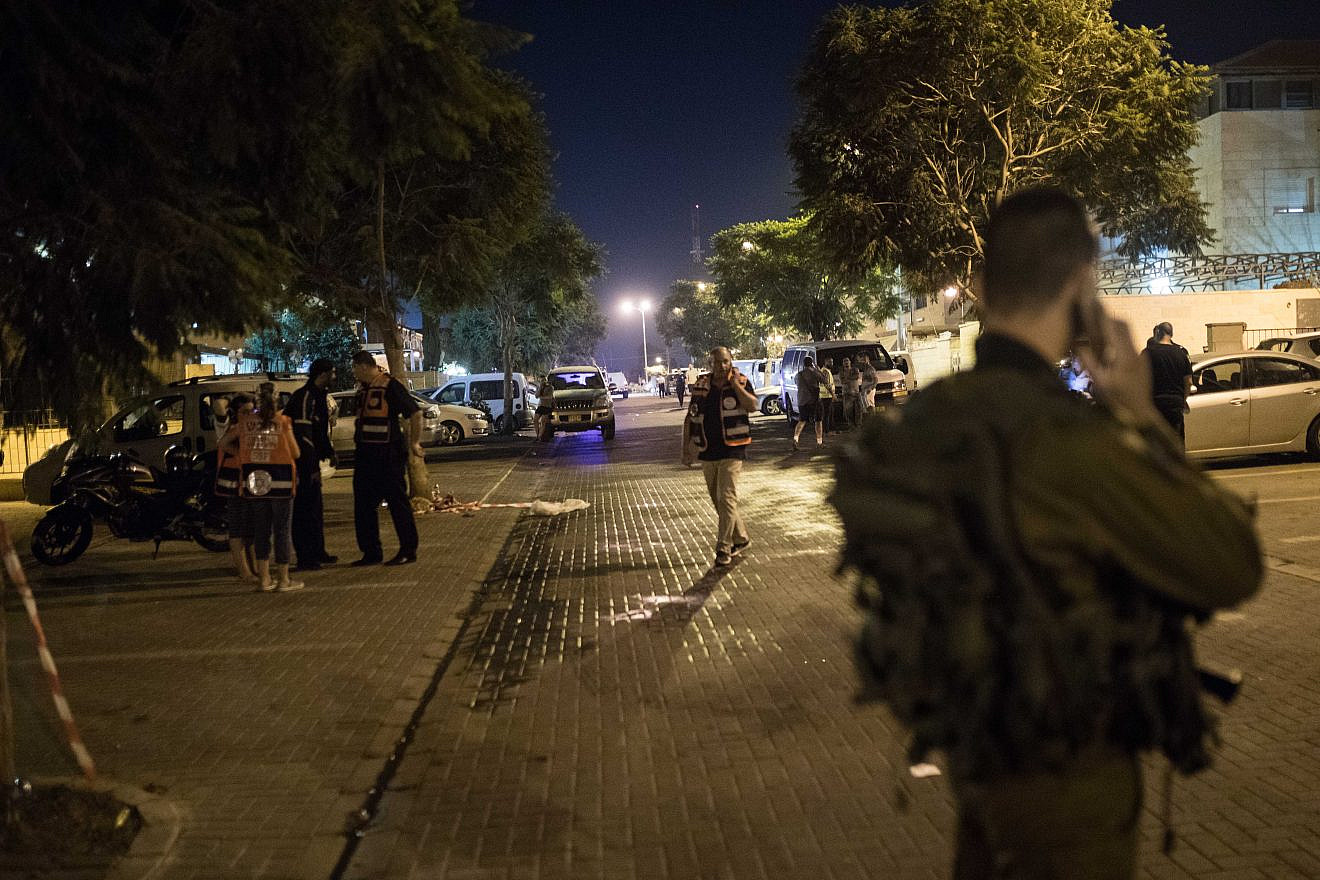Israeli security forces at the scene of a stabbing attack in the Jewish settlement of Adam, north of Jerusalem, on July 26, 2018. Photo by Hadas Parush/Flash90