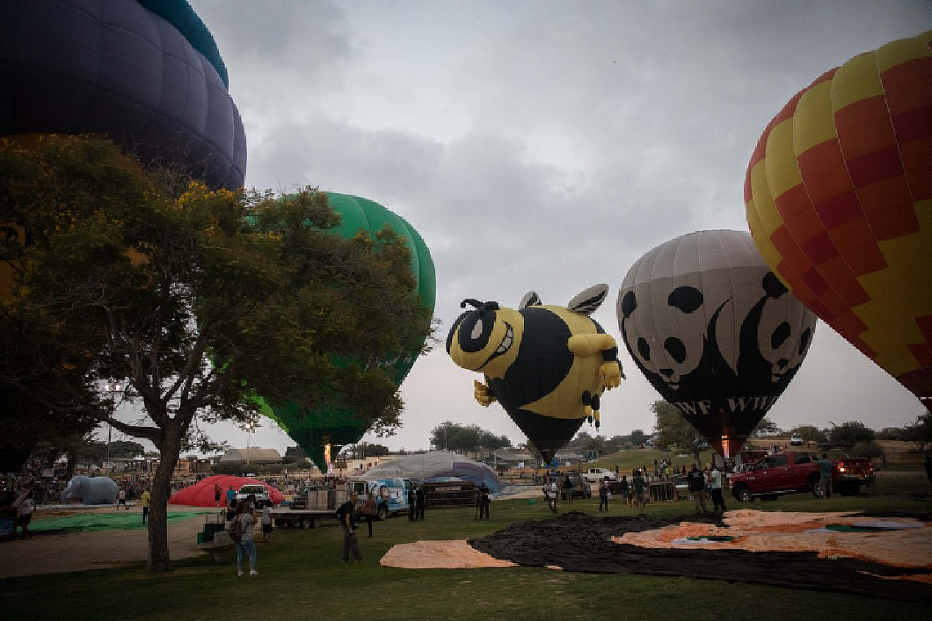 The annual International Hot Air Balloon Festival, held at the Besor National Park in the Negev Desert in southern Israel, on Aug. 11, 2017. Photo by Hadas Parush/Flash90.