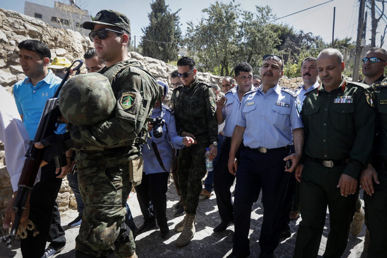 Head of Palestinian national security forces in Hebron Brig. Gen. Hazem Abu Hanood and head of the Palestinian police Brig. Gen. Ahmad Abu Rob talk to residents during a visit to the Old City in Hebron on July 31, 2018. Photo by Wisam Hashlamoun/Flash90.