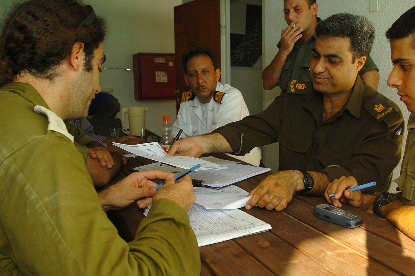 Israeli and Palestinian officers hold a field-situation assessment in preparation for Israel's 2005 disengagement from Gaza, Aug. 16, 2005. Credit: Israel Defense Forces.