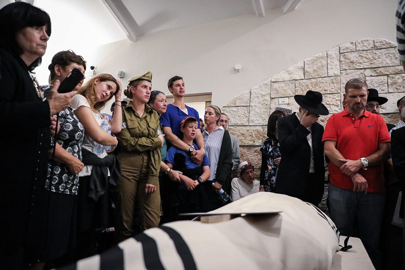Friends and family attend the funeral of Ari Fuld, 45, who was stabbed to death at the Gush Etzion Junction on Sept. 16, 2018. Photo by Gershon Elinson/Flash90.