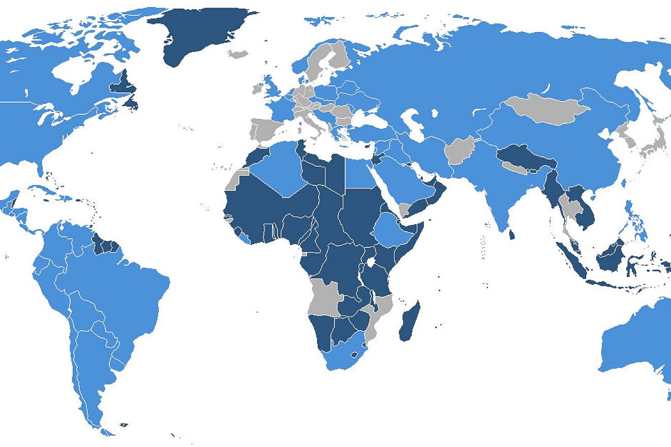 A map of United Nations member states at the end of 1945. Light blue are member states, dark blue are colonies of member states, and gray are non-member states. Credit: Wikimedia Commons.