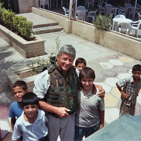 Norvell de Atkine with kids in Baghdad (Credit: Atkine's blog at memoriesandreflections.wordpress.com)