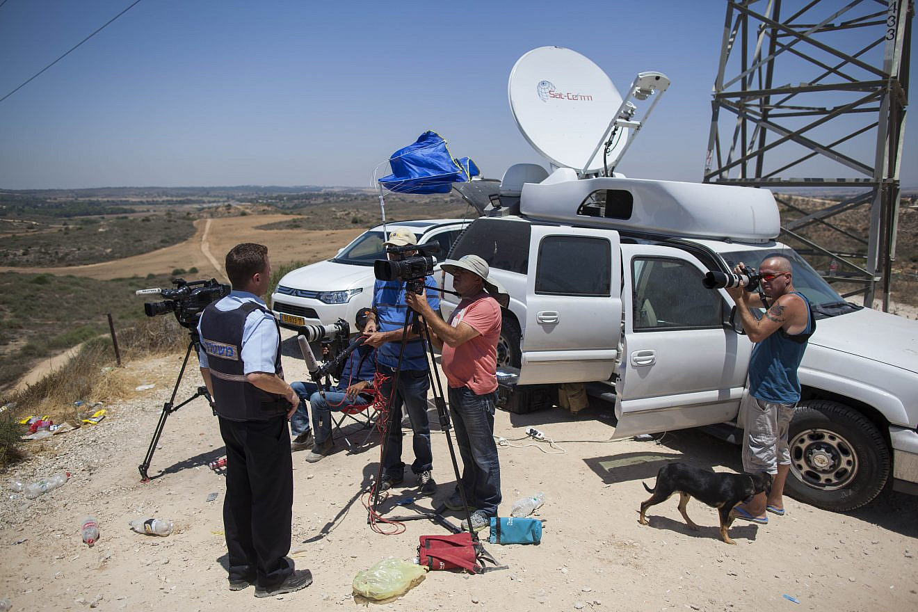 Media representative broadcast from the Israel-Gaza border on the second day of “Operation Protective Edge,” July 9, 2014. Credit: Yonatan Sindel/Flash90.