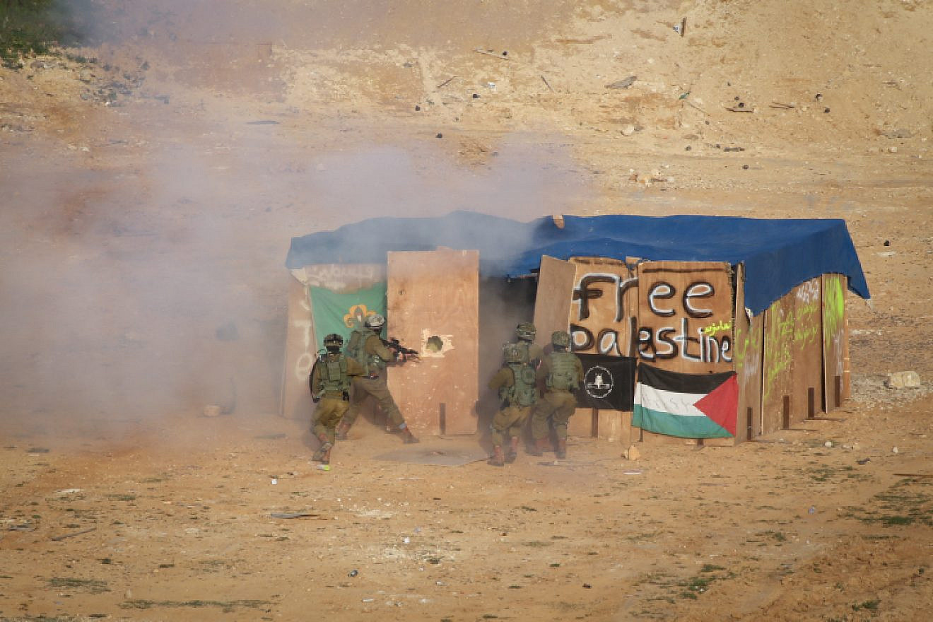 IDF “Duvdevan” (an elite special-forces unit) commandos seen during an army exercise capturing potential terrorists with the help of an explosive device. March 10, 2015. Photo by Gershon Elinson/Flash90.
