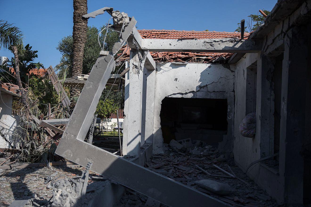 The scene where a house was hit by a rocket fired from the Gaza Strip in the southern Israeli city of Ashkelon on Nov. 13, 2018. Photo by Hadas Parush/Flash90.
