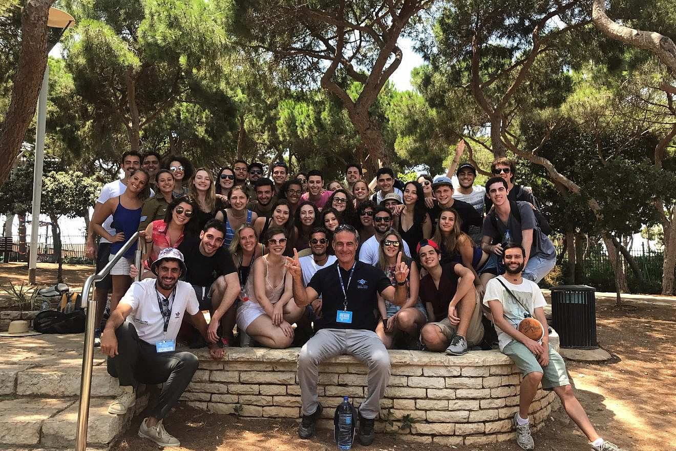 Birthright CEO Gidi Mark posing with trip participants in Israel. Credit: Courtesy.