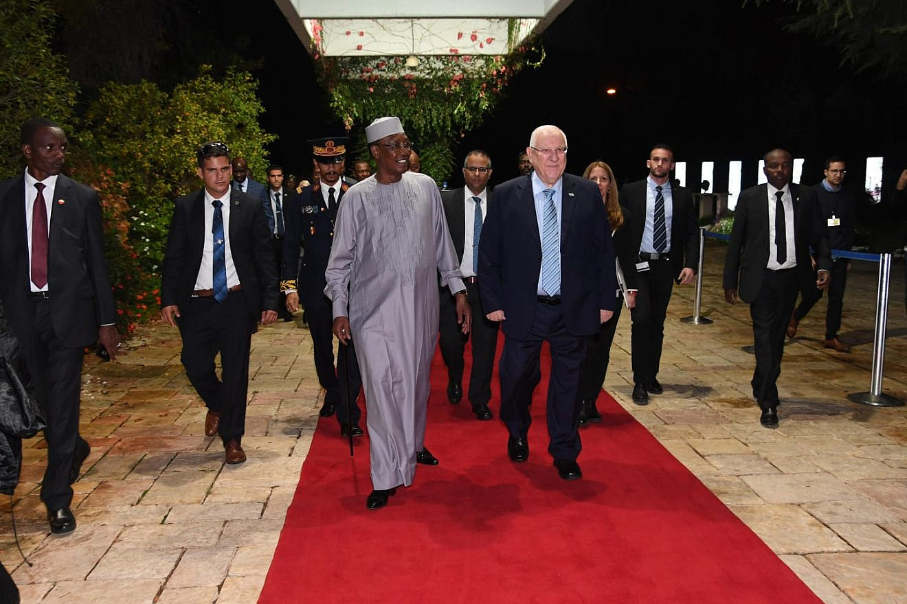 Chadian President Idris Déby walks with Israeli President Reuven Rivlin during Déby's historic visit to the Jewish state on Nov. 25, 2018. Credit: Haim Zach/GPO.