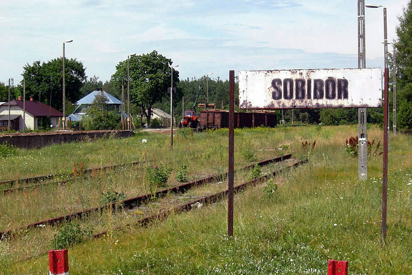 A historic sign at the railway spur in Sobibor. Credit: Jacques Lahitte via Wikimedia Commons.