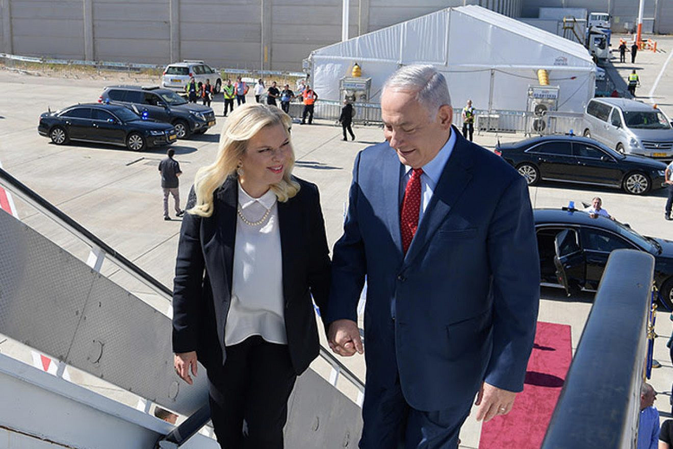 Israeli Prime Minister Benjamin Netanyahu and his wife, Sara, upon their departure for Bulgaria. Credit: Amos Ben-Gershom/GPO.