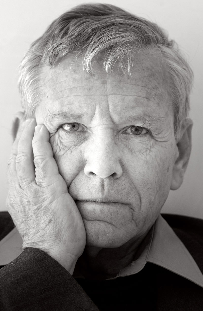 Israeli author and intellectual Amos Oz dies at age 79 | World News ...