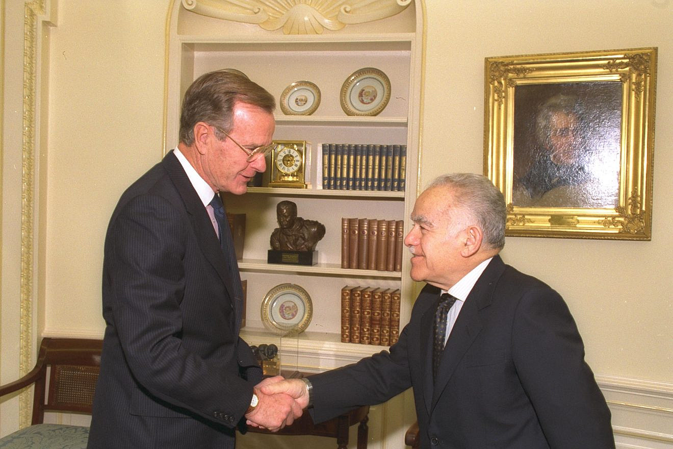 Former Israeli Prime Minister Yitzhak Shamir meeting President George H.W. Bush at the White House in 1991. Credit: Israeli GPO