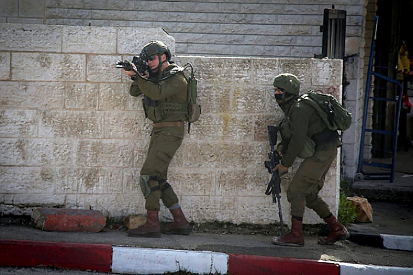 Israeli soldiers conduct a search for Palestinian suspects of a terror attack in the West Bank city of Ramallah on Dec. 10, 2018. The day beforehand, on Dec. 9, seven Israelis were injured in the drive-by shooting attack near Ofra, one of them a pregnant woman. Photo by Flash90.