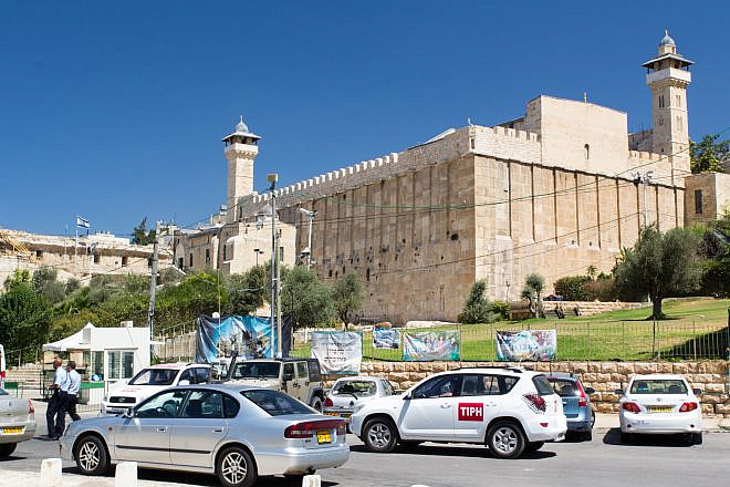 Breaking the Silence tour of Hebron on Aug. 28, 2015. Cave of the Patriarchs with vehicles of the Temporary International Presence in Hebron. Credit: Oren Rozen/Wikimedia Commons.