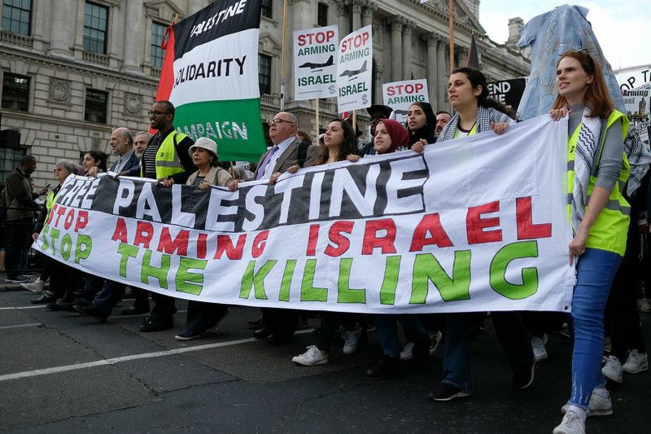 Palestinian solidarity protesters march towards the British parliament on June, 5 2018. Credit: Alisdare Hickson via Flickr.