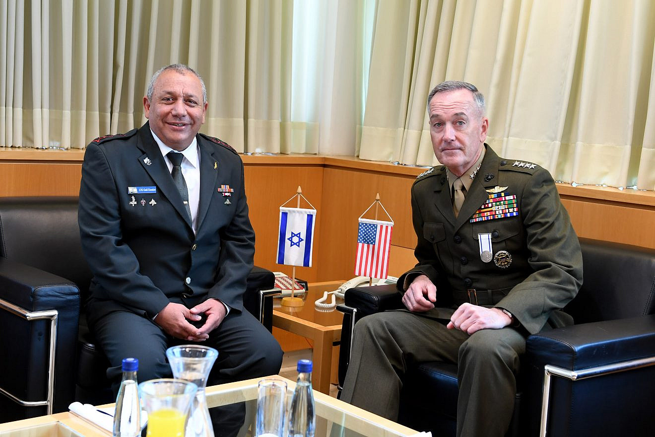 Chairman of the Joint Chiefs of Staff of USA Army, General Joseph Dunford, meets with IDF Chief of Staff Gadi Eizenkott, at the Israeli Defense Forces headquarters in Tel Aviv, May 9, 2017. Credit: Matty Stern/USA Embassy of Tel Aviv.