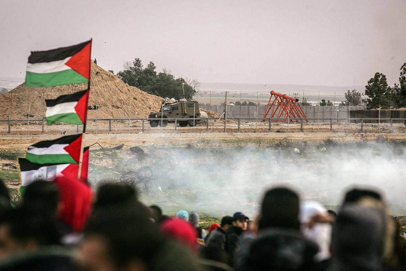 Palestinian protesters clash with Israeli troops during the weekly “March of Return” protests on the Israeli-Gaza border, Dec. 7, 2018. Credit: Abed Rahim Khatib/Flash90.