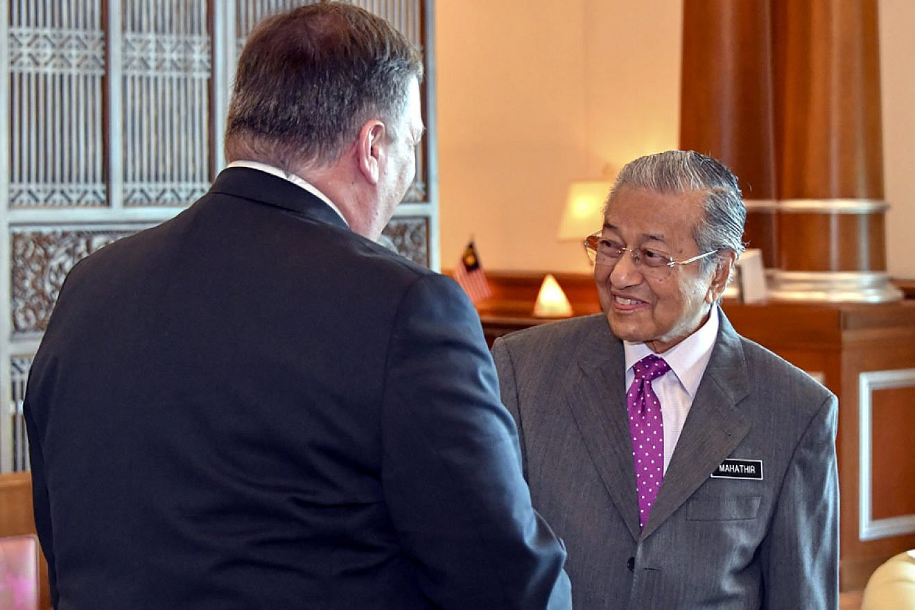 U.S. Secretary of State Mike Pompeo (left) with Malaysian Prime Minister Mahathir Mohamad at the Prime Minister's Office in Putrajaya, Malaysia, on Aug. 3, 2018. Credit: U.S. State Department Photo.