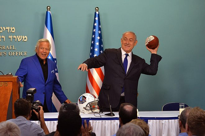 Israeli Prime Minister Benjamin Netanyahu meets with a delegation of NFL players lead by New England Patriots owner Robert Kraft, at Netanyahu's office in Jerusalem. June 20, 2017. Credit: Kobi Gideon / GPO