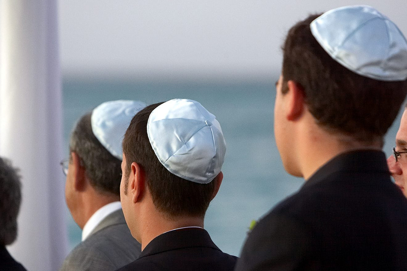 Jewish men wearing kipahs. Credit: David Berkowitz via Wikimedia Commons.