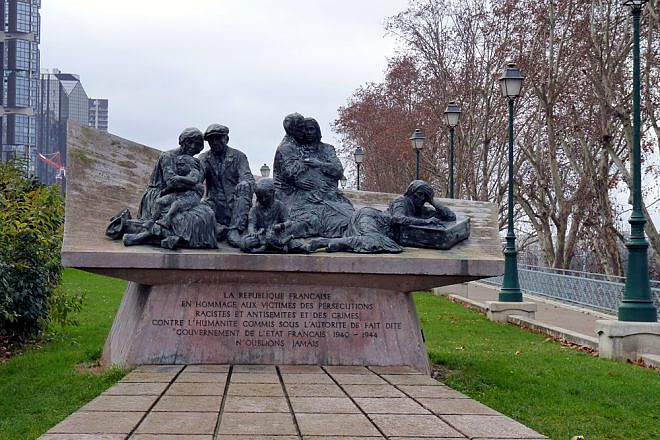 Memorial to the 13,152 French Jews of the Vel d’Hiv roundup by the Vichy government in France on July 16, 1942, who were then deported to Germany, Quai de Grenelle, Paris, Dec. 22, 2011. Credit: Leonieke Aalders via Wikimedia Commons.