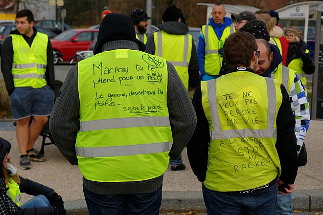 A “yellow-vests” protest in Belfort, in southeastern France, on Nov. 17, 2018. Photo by Thomas Bresson via Wikimedia Commons.
