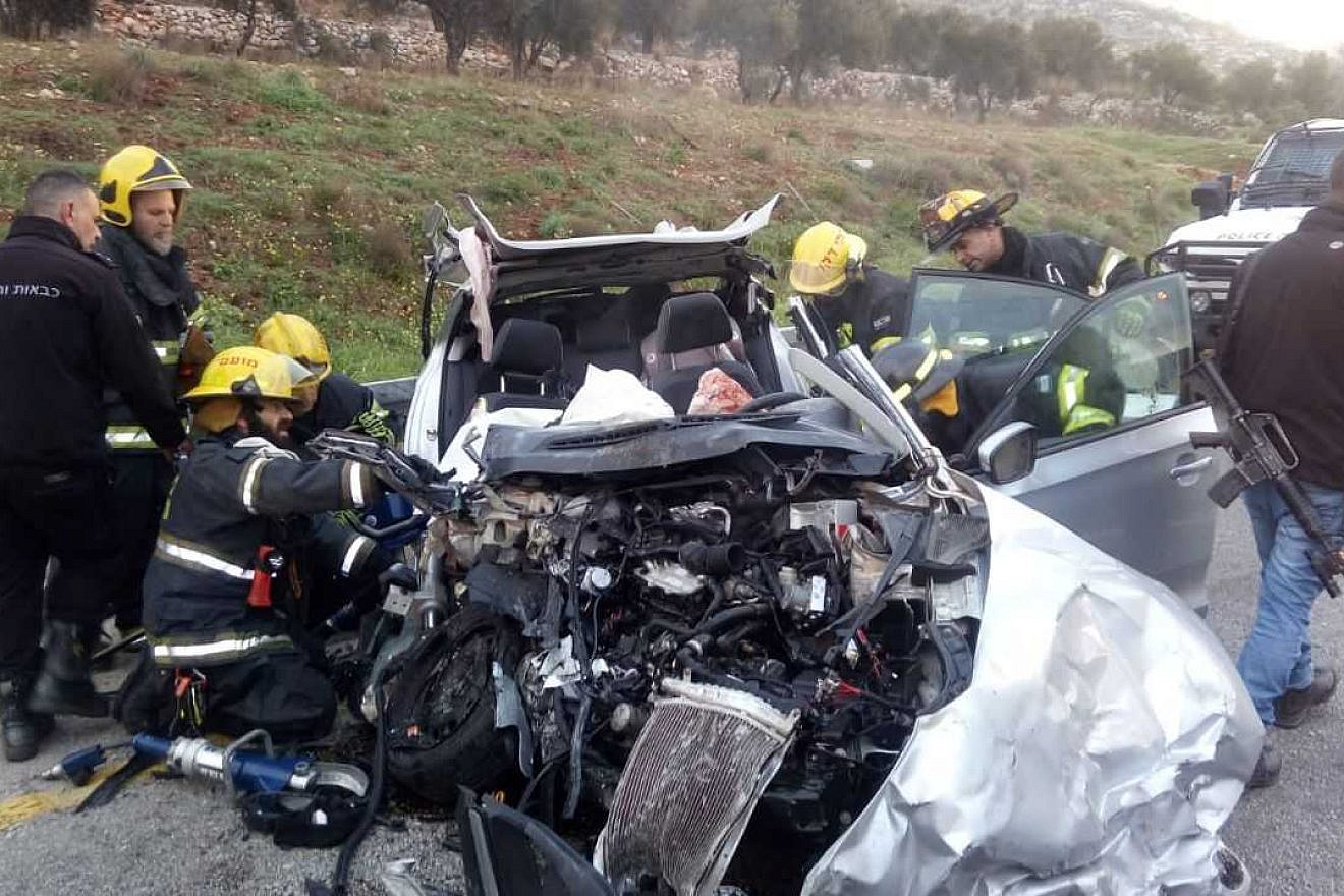 Firefighters extract victims from a fatal car accident in Samaria, near the community of Eli, Feb. 19, 2019. Credit: Israel Police.