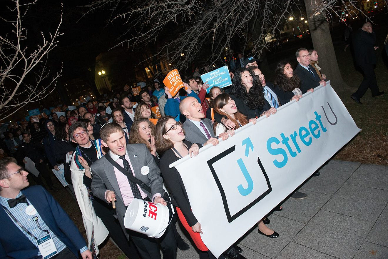 J Street U students protest in front of the White House in 2017. Credit: J Street via Facebook.