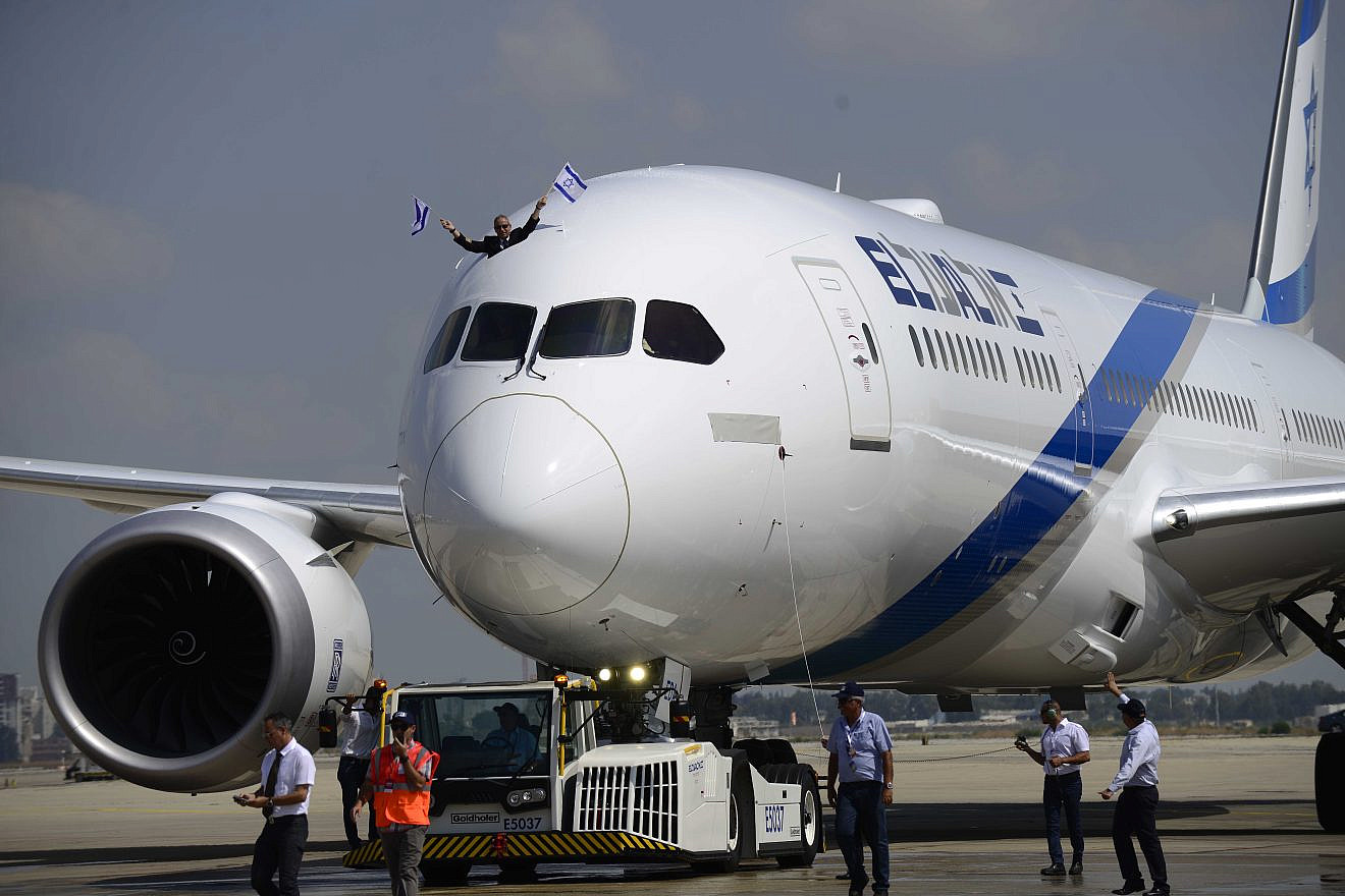 An El Al Boeing 787 Dreamliner arrives at Ben-Gurion International Airport. Photo by Tomer Neuberg/Flash90.