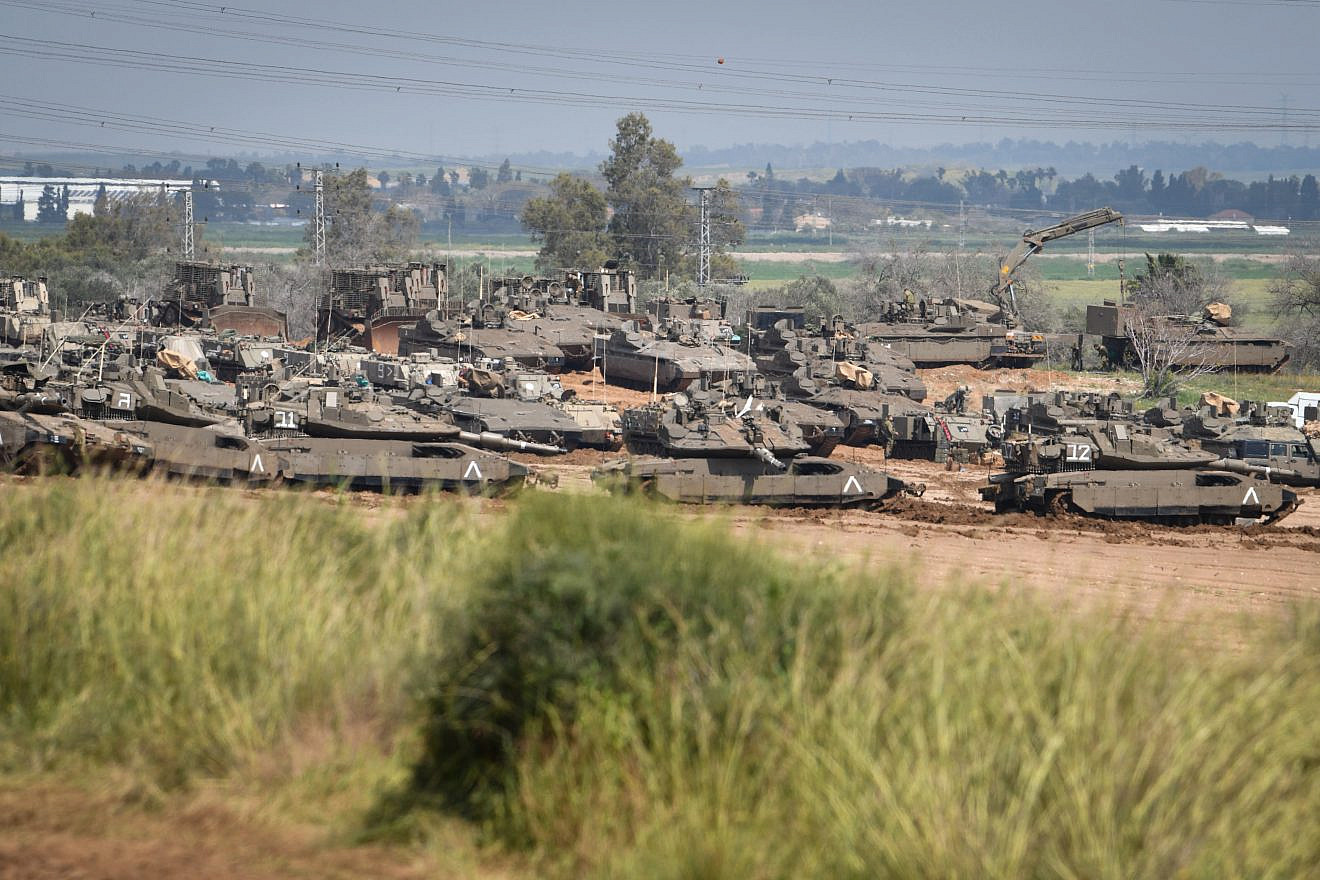 Israeli tanks stationed near the Israeli-Gaza border on March 27, 2019. Photo by Dudi Modan/Flash90.