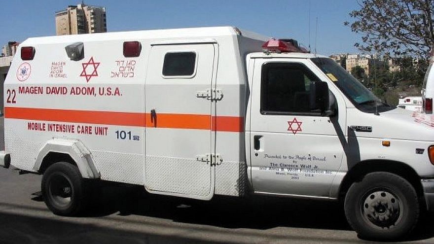 Magen David Adom Ford E-450 super-duty armored civilian MICU (Mobile Intensive Care Unit) ambulance from the Jerusalem District, 2006. Credit: Wikimedia Commons.