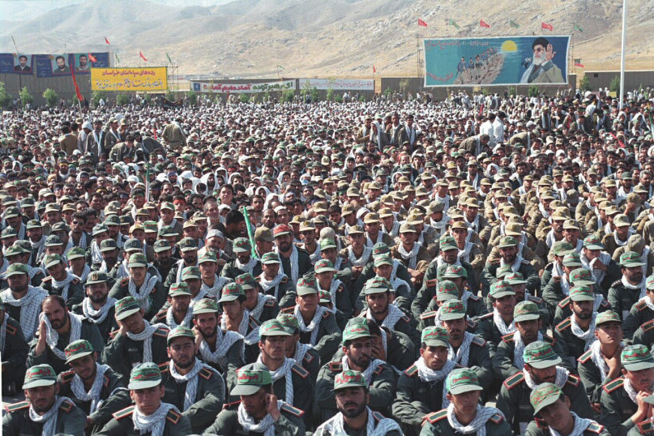 Iran’s Islamic Revolutionary Guard Corps with a billboard of Supreme Leader Ayatollah Ali Khamenei in the background. Credit: Wikimedia Commons.