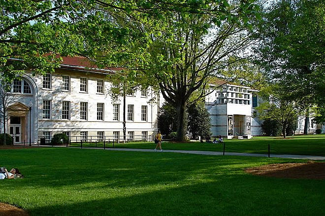 The main quad on Emory University’s primary Druid Hills Campus in Atlanta, including the Michael C. Carlos Museum at right. Credit: Wikimedia Commons.