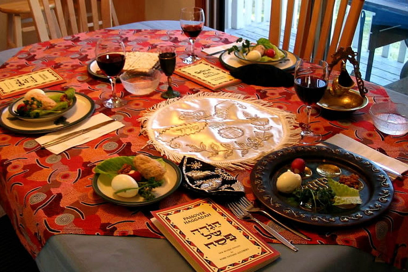 Passover table setting. Credit: Wikimedia Commons.