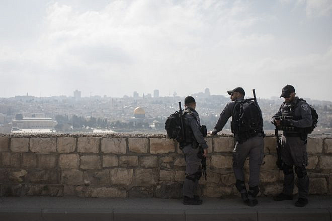 Israeli Border Police overlook the Temple Mount in Jerusalem's Old City from the Mount of Olives, April 14, 2019. Photo by Hadas Parush/Flash90.