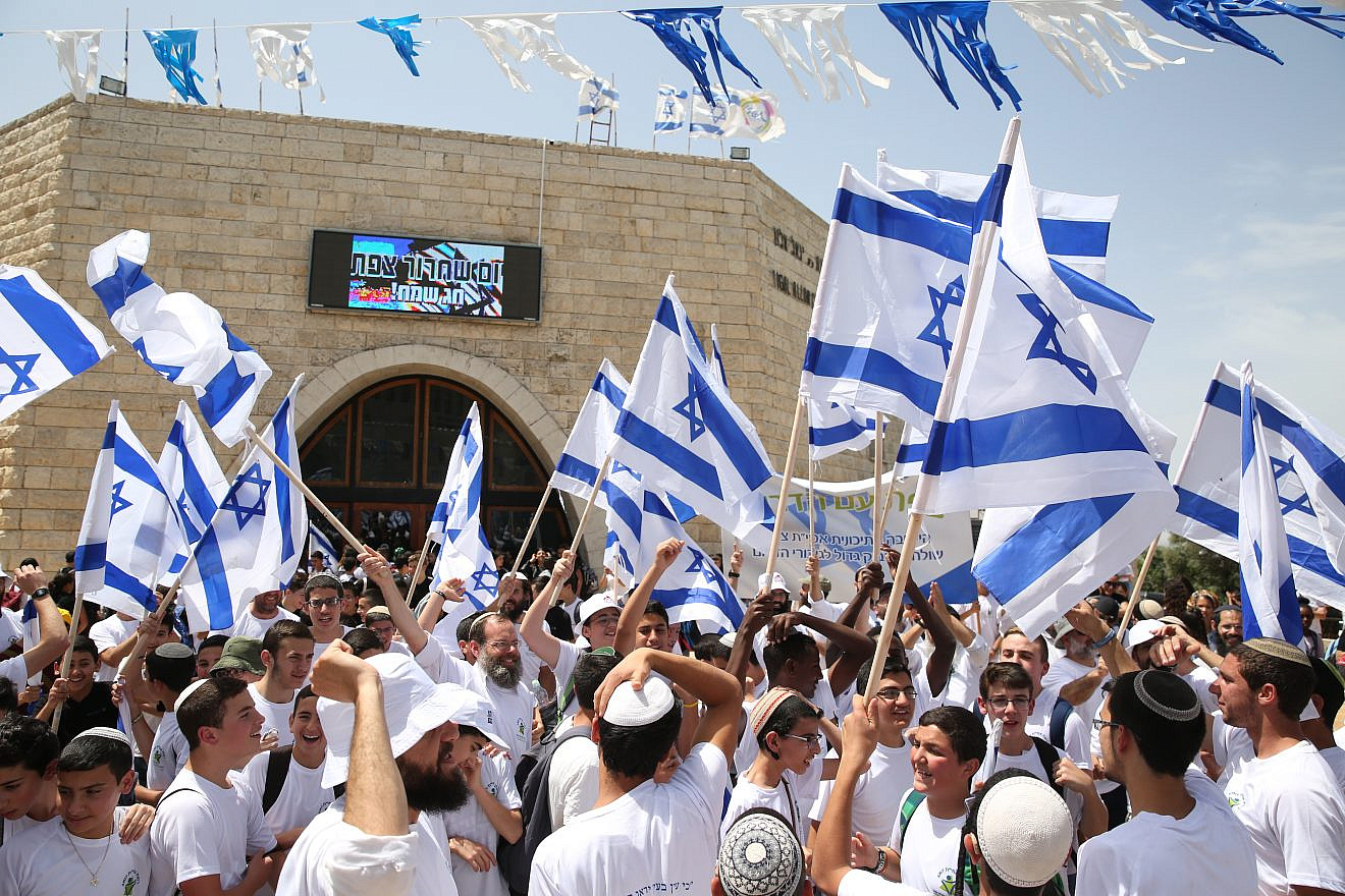 Israeli youth march with Israeli flags in solidarity with residents of southern Israel and in celebration of 71 years since the recapture of the northern city of Tzfat, on May 6, 2019. Credit: David Cohen/Flash90