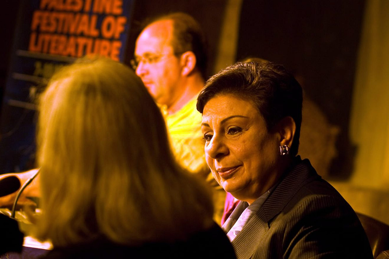 Hanan Ashrawi moderates the first-ever Palestine Festival (PalFest) of Literature event in May 2008. Credit: Flickr/Wikimedia Commons.
