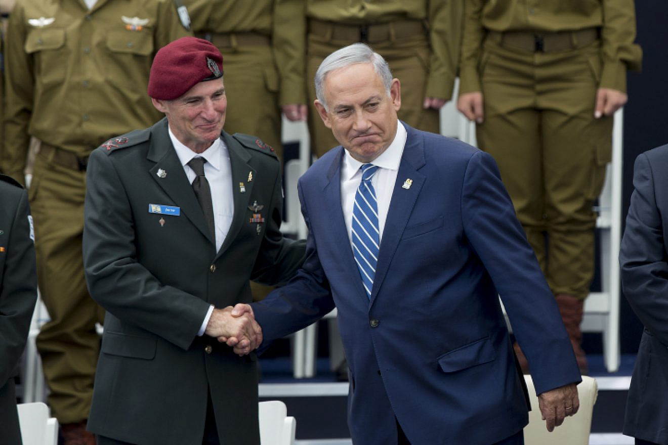 Israeli Prime Minister Benjamin Netanyahu shakes hands with Deputy IDF Chief of Staff Yair Golan (left) at a ceremony for outstanding soldiers as part of Israel's 68th Independence Day celebrations, at the President's residence in Jerusalem. May 12, 2016. Photo by Yonatan Sindel/Flash90.