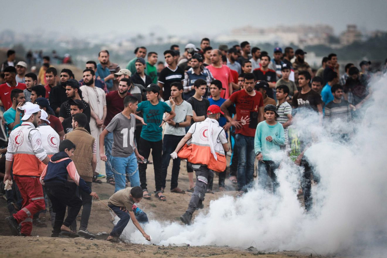 Palestinan protesters clash with Israeli soldeirs during a demonstration near the border with Israel near Gaza City, on May 31, 2019. Photo by Hassan Jedi/Flash90.