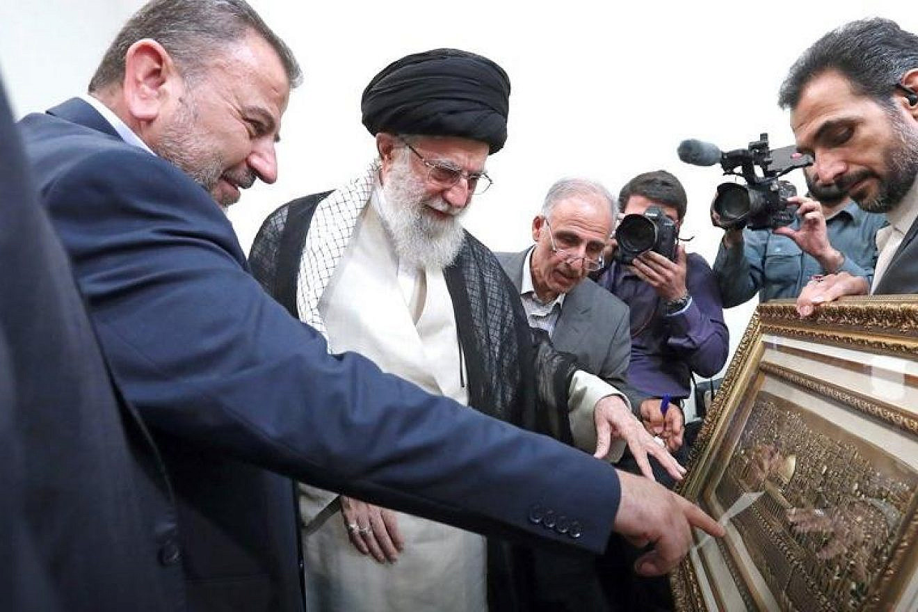 Hamas deputy political chief Salah al-Arouri presents an image of Jerusalem to Iran's Supreme Leader Ayatollah Ali Khamenei in Tehran, July 22, 2019. Source: Screenshot.