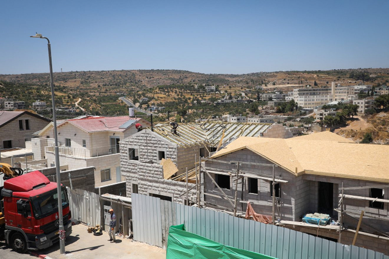 Construction work in the Dagan neighborhood of Efrat in Judea and Samaria on July 22, 2019. Photo by Gershon Elinson/Flash90.