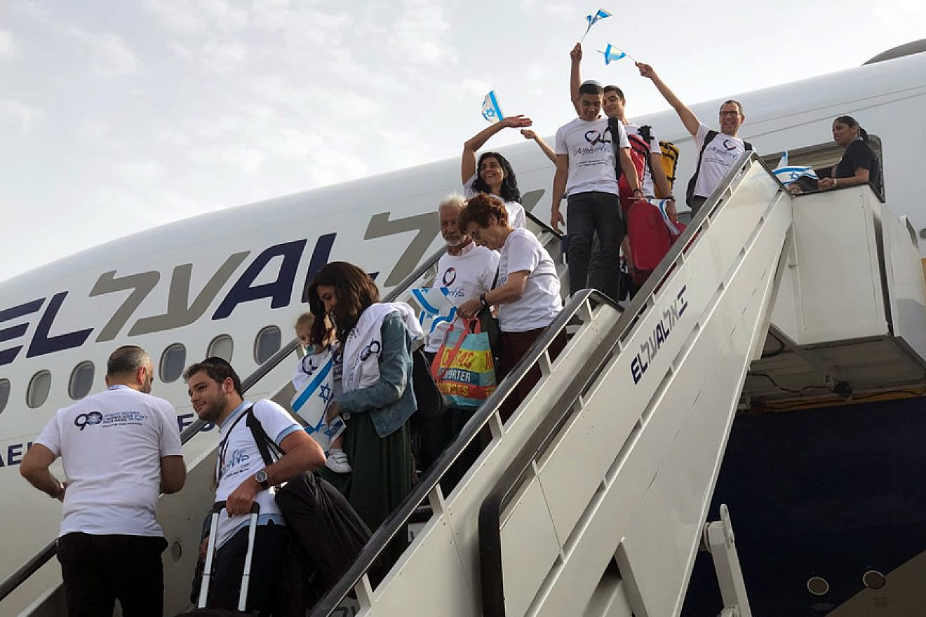 More than 200 new immigrants (olim) from France, Brazil, Argentina, Venezuela and Russia arrive in Israel, July 17, 2019. Photo by Eliana Rudee.